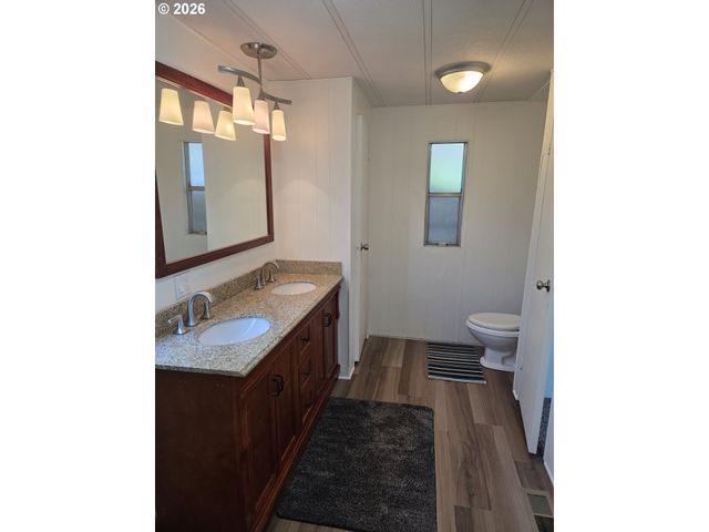 13640 Se HIGHWAY 212 123, Clackamas, OR 97015