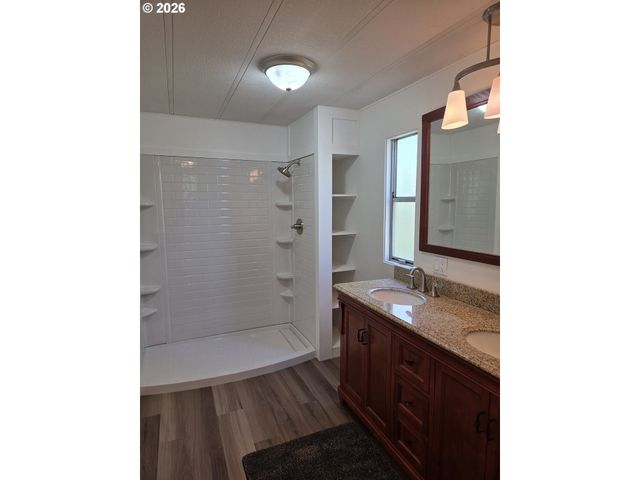 13640 Se HIGHWAY 212 123, Clackamas, OR 97015