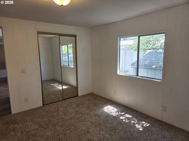 13640 Se HIGHWAY 212 123, Clackamas, OR 97015