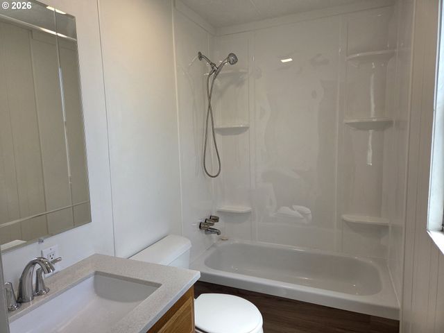 13640 Se HIGHWAY 212 123, Clackamas, OR 97015