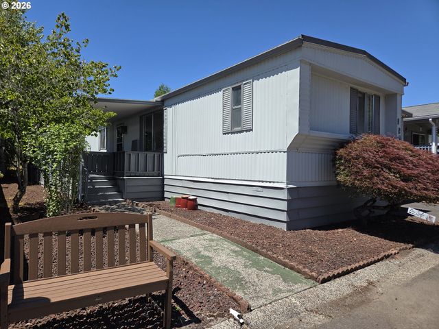 13640 Se HIGHWAY 212 123, Clackamas, OR 97015