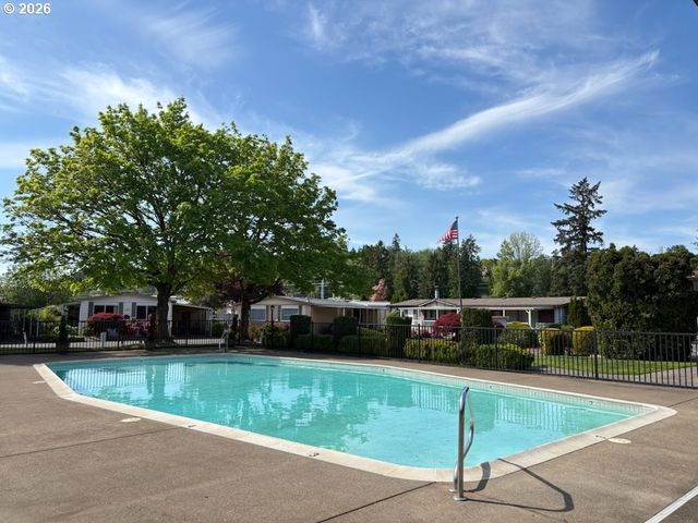 13640 Se HIGHWAY 212 123, Clackamas, OR 97015