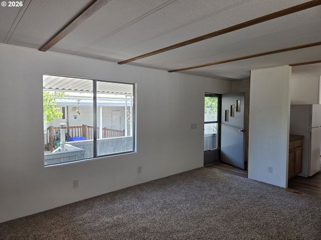 13640 Se HIGHWAY 212 123, Clackamas, OR 97015