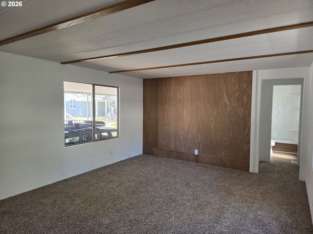 13640 Se HIGHWAY 212 123, Clackamas, OR 97015