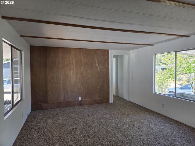 13640 Se HIGHWAY 212 123, Clackamas, OR 97015