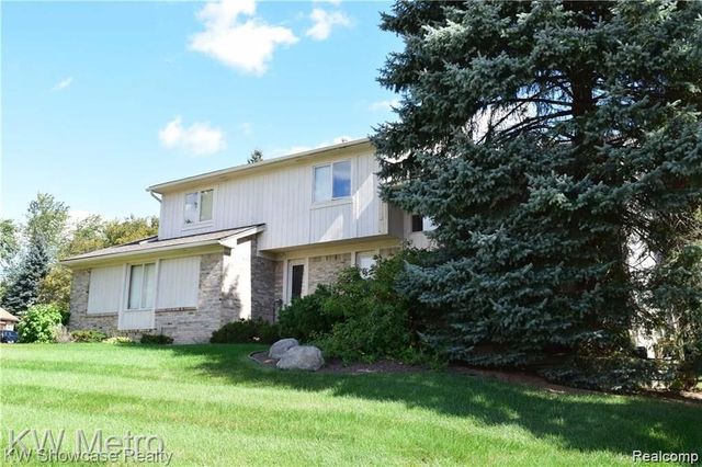37270 Chesapeake Road, Farmington Hills, MI 48335