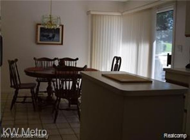 37270 Chesapeake Road, Farmington Hills, MI 48335