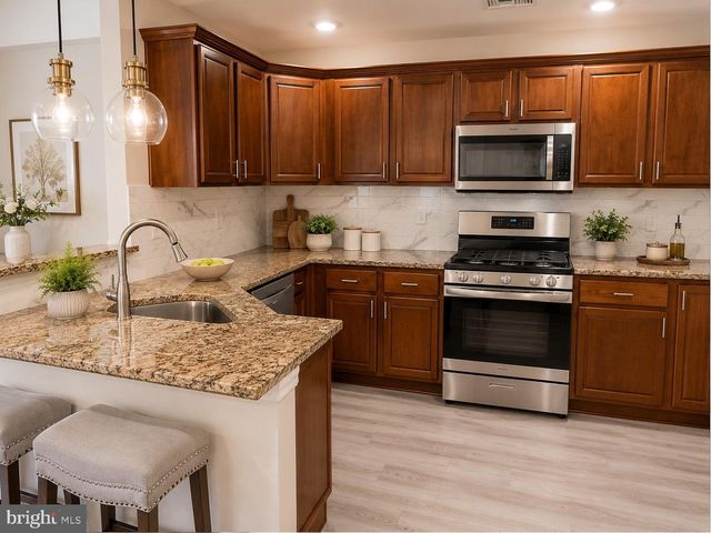 51 HIGHBRIDGE LN, West Deptford, NJ 08086