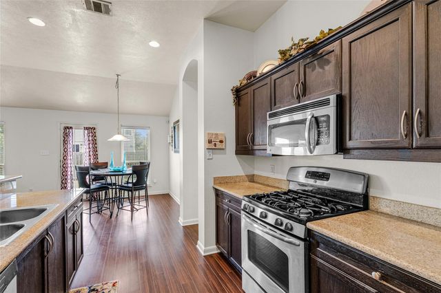 212 Boulder Drive, Navasota, TX 77868