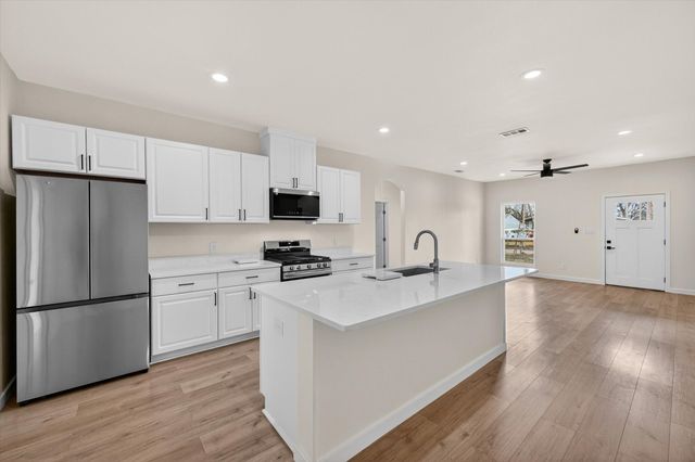 2112 W 13th Avenue, Corsicana, TX 75110