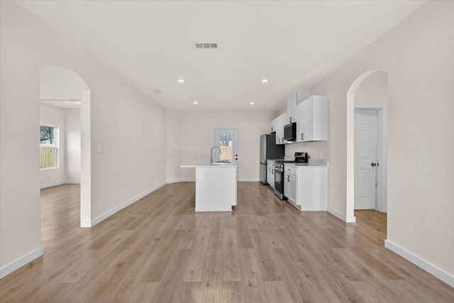 2112 W 13th Avenue, Corsicana, TX 75110