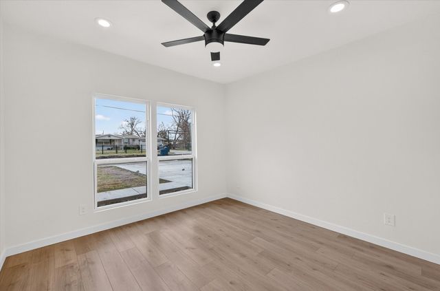 2112 W 13th Avenue, Corsicana, TX 75110