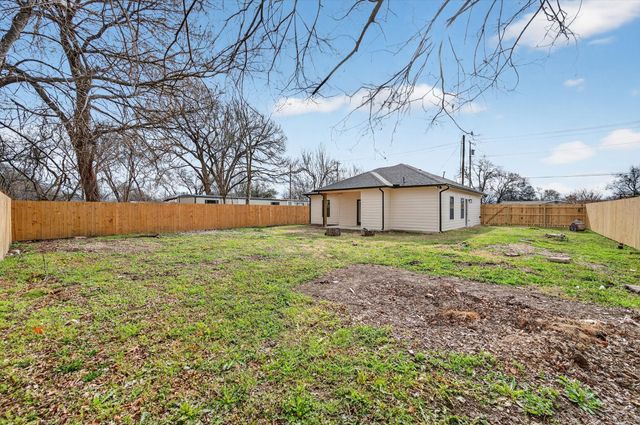 2112 W 13th Avenue, Corsicana, TX 75110