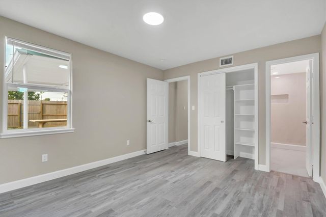 713 Scarborough Lane, Pasadena, TX 77506