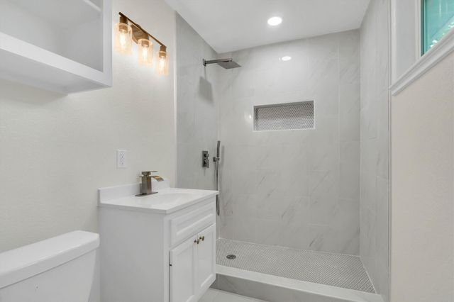 713 Scarborough Lane, Pasadena, TX 77506