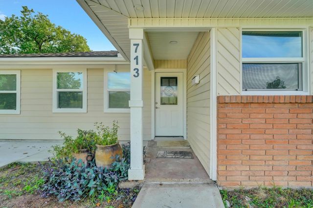 713 Scarborough Lane, Pasadena, TX 77506