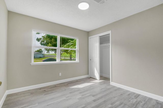 713 Scarborough Lane, Pasadena, TX 77506