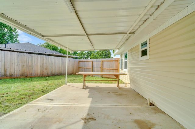 713 Scarborough Lane, Pasadena, TX 77506