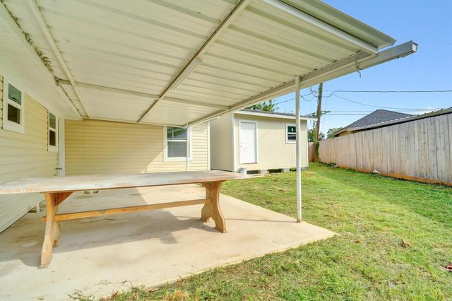 713 Scarborough Lane, Pasadena, TX 77506