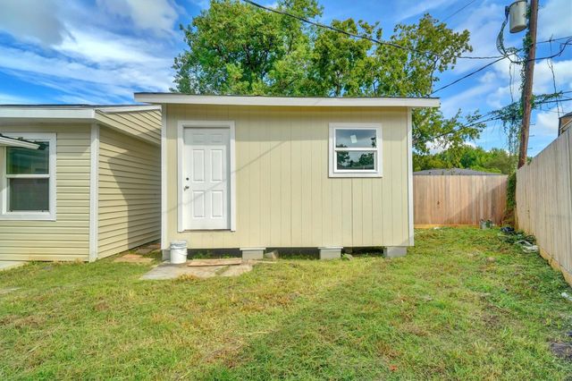 713 Scarborough Lane, Pasadena, TX 77506