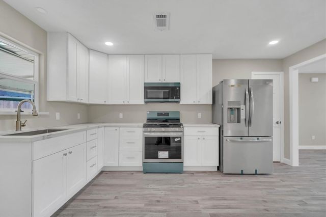 713 Scarborough Lane, Pasadena, TX 77506