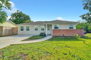 713 Scarborough Lane, Pasadena, TX 77506