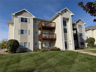 6715 Creekside Drive NE 2, Cedar Rapids, IA 52402