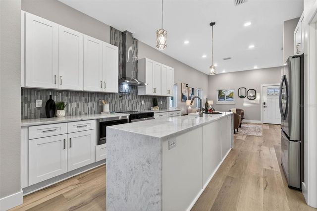 2540 34TH AVENUE N, St Petersburg, FL 33713