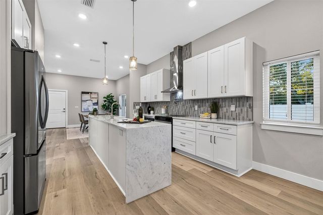 2540 34TH AVENUE N, St Petersburg, FL 33713