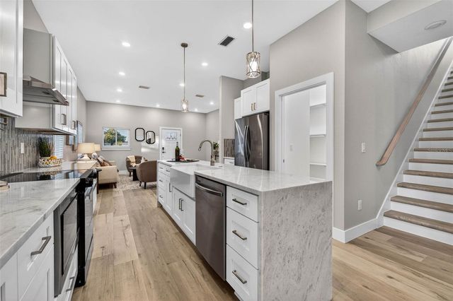 2540 34TH AVENUE N, St Petersburg, FL 33713