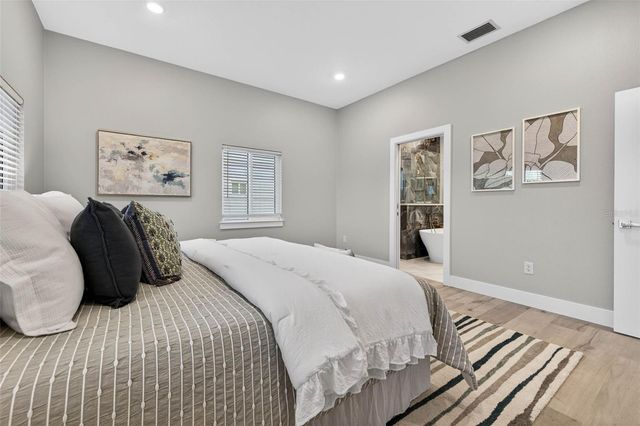 2540 34TH AVENUE N, St Petersburg, FL 33713