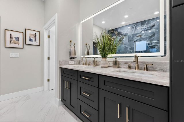 2540 34TH AVENUE N, St Petersburg, FL 33713