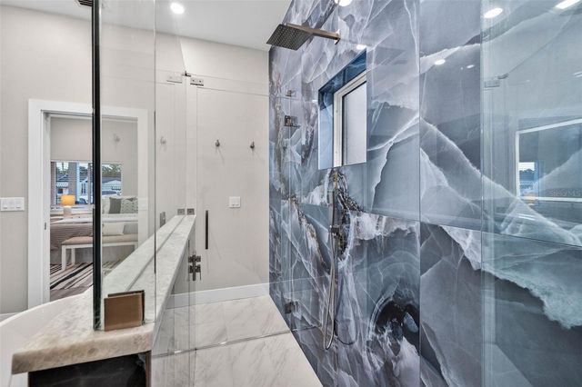 2540 34TH AVENUE N, St Petersburg, FL 33713