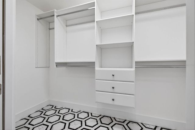 2540 34TH AVENUE N, St Petersburg, FL 33713