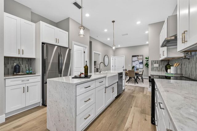 2540 34TH AVENUE N, St Petersburg, FL 33713