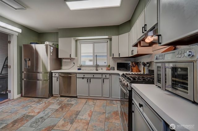1112 N Cambrian Avenue, Bremerton, WA 98312