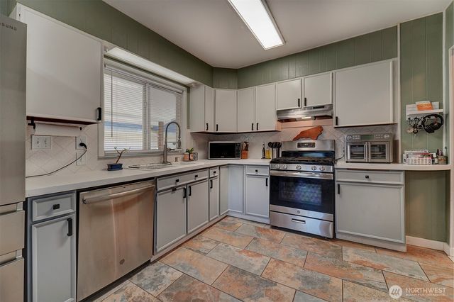 1112 N Cambrian Avenue, Bremerton, WA 98312