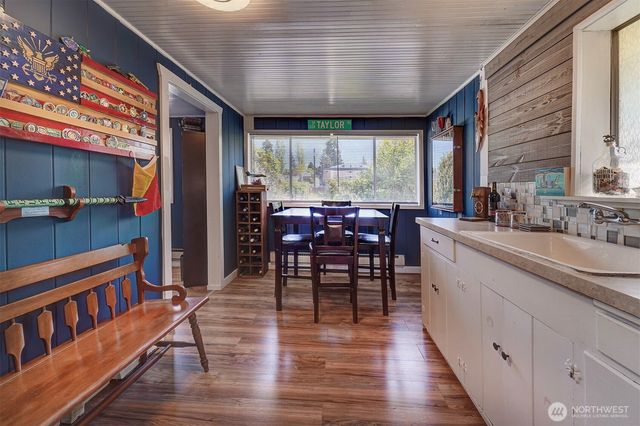 1112 N Cambrian Avenue, Bremerton, WA 98312