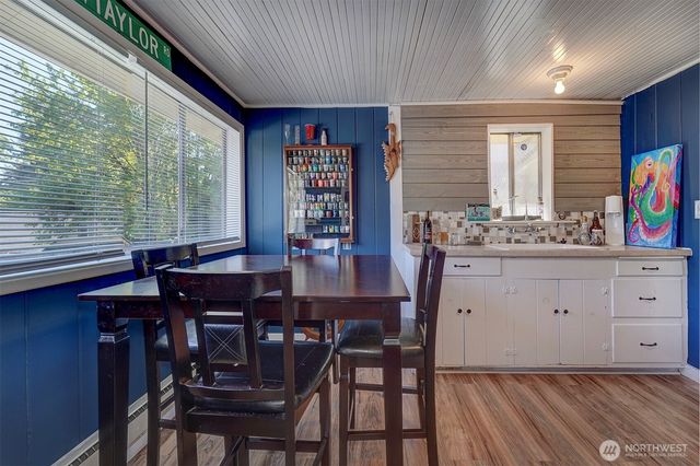 1112 N Cambrian Avenue, Bremerton, WA 98312