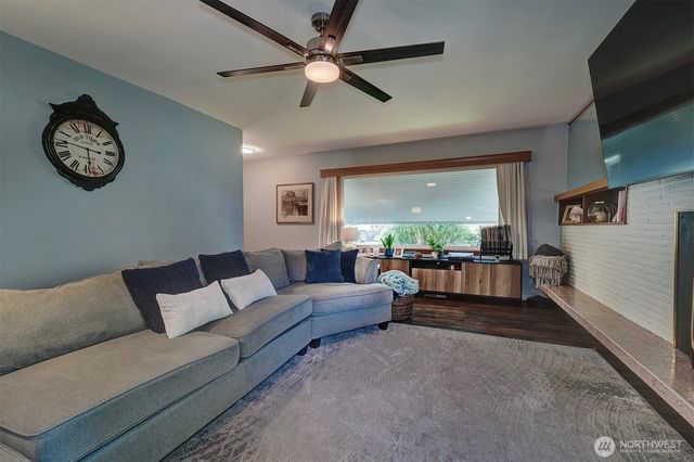 1112 N Cambrian Avenue, Bremerton, WA 98312