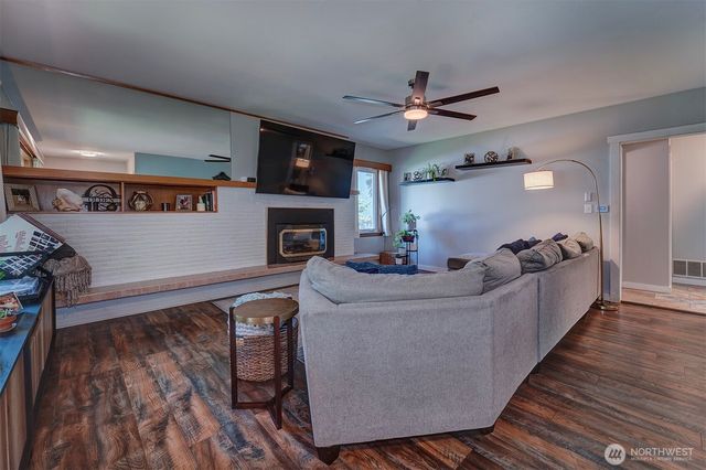 1112 N Cambrian Avenue, Bremerton, WA 98312