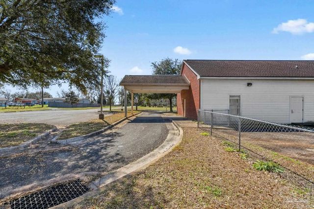 2828 Harvest Rd, Jay, FL 32565