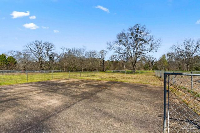 2828 Harvest Rd, Jay, FL 32565