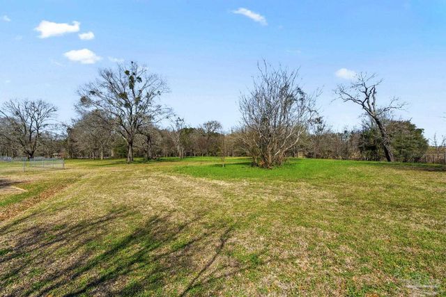 2828 Harvest Rd, Jay, FL 32565