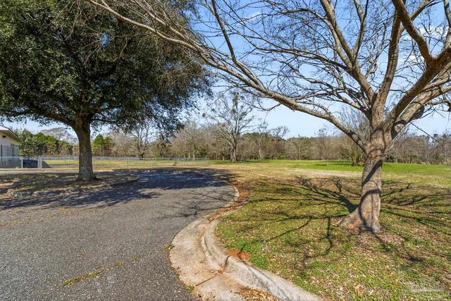 2828 Harvest Rd, Jay, FL 32565