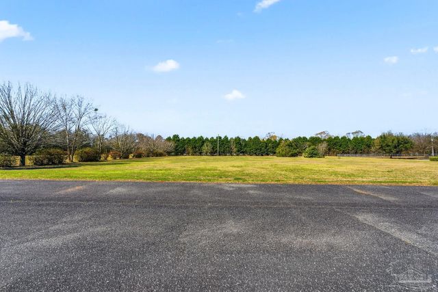 2828 Harvest Rd, Jay, FL 32565