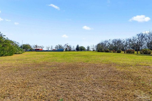 2828 Harvest Rd, Jay, FL 32565