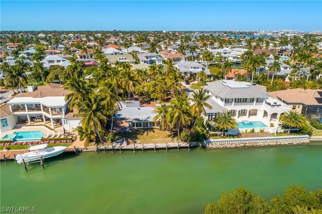 2195 Sheepshead DR, Naples, FL 34102