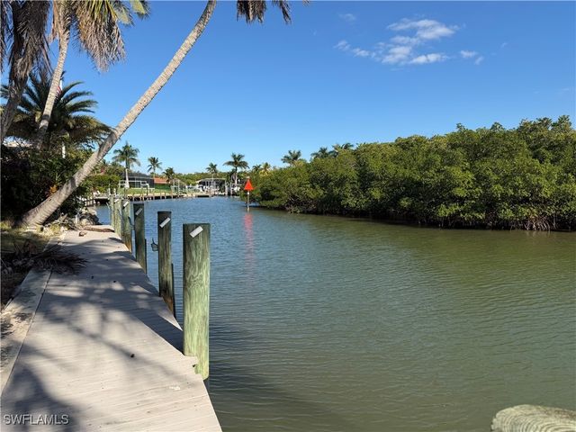 2195 Sheepshead DR, Naples, FL 34102