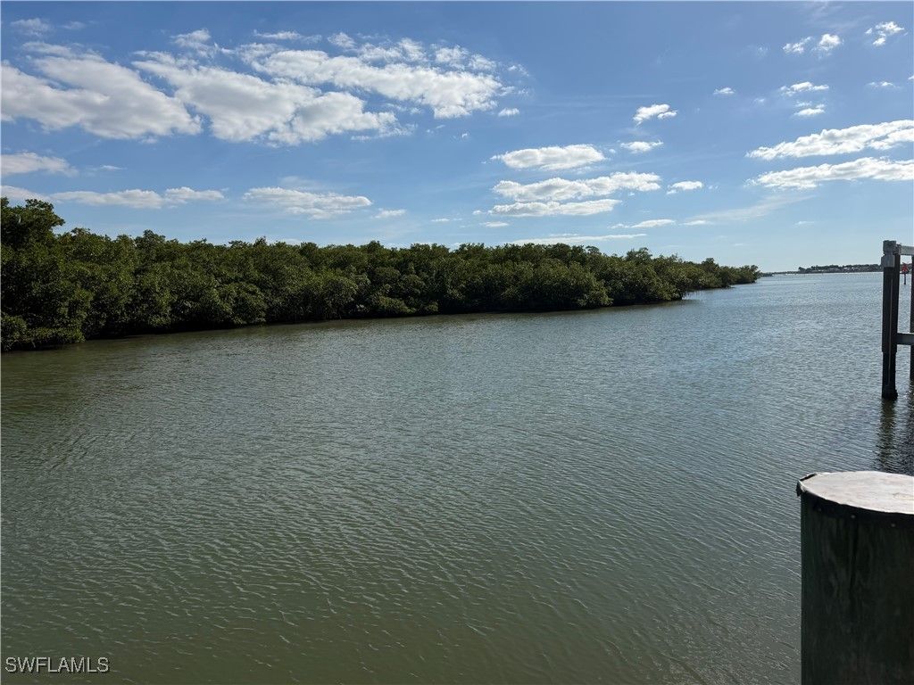 2195 Sheepshead DR, Naples, FL 34102